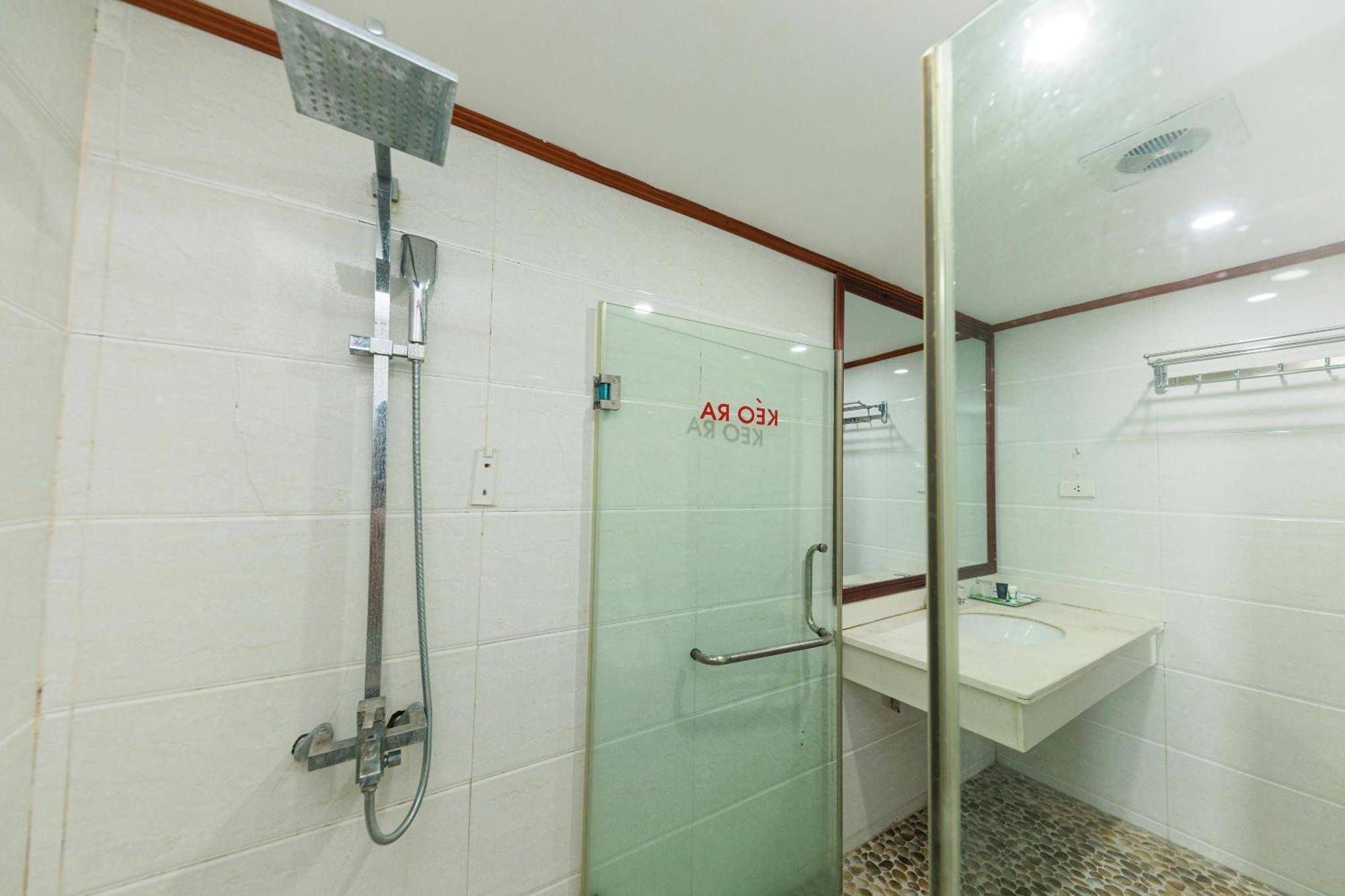 Oyo 472 Lenka Hotel Hanoi Exteriör bild